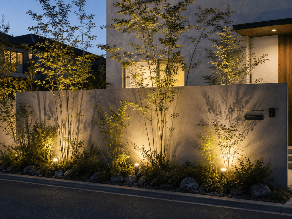 植栽と照明で印象を高める外構塀